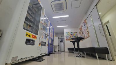 １Fの自販機コーナー - サム貸し会議室 203会議室【1名～24名】（２F）30平米の室内の写真