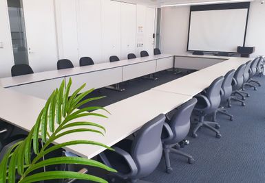 スクリーンの投影も可能です - Kashiwa grand Annex  Kashiwa grand Annex 貸会議室１・２の室内の写真