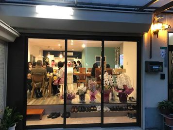 新大阪　ここから１００ 多目的コミニティスペースの入口の写真