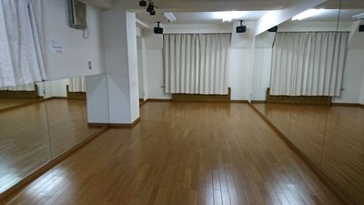 ヒラソル銀座ダンススクール ダンススクール/サブスタジオの室内の写真