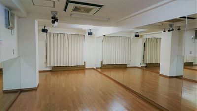 ヒラソル銀座ダンススクール ダンススクール/メインスタジオ の室内の写真