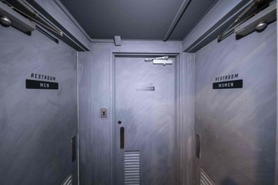 【3階の同フロア内に男女ジェンダー別トイレがあるので大人数でも安心です】 - TIME SHARING 渋谷神南 3Aの設備の写真
