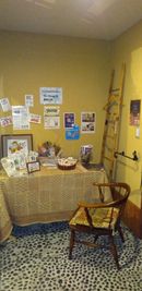 玄関ホールの展示コーナーのみの利用もご相談に応じます。 - 貸スペース谷中にゃんとも レンタルスペース、レンタルサロンの入口の写真