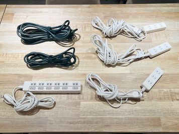 各種ケーブルをご用意しております。 - レンタルスペース Ritzなんば【難波】 1名～20名様専用〈SMILE工房 Ritzなんば〉の設備の写真