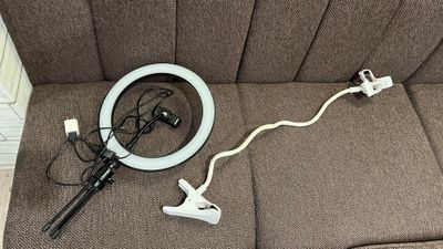 リングライト、スマホ固定の棒
（利用希望はリクエストを） - 紅茶屋 417TEA レンタルスペース／多目的スペース／演奏練習などにもの設備の写真