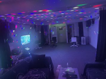 ５０平方メートルにカラオケ自由に歌い放題ます。 - ＶＲ頭號プレイヤー