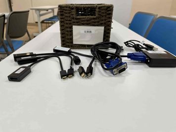 【HDMI接続用の各種変換機もご用意しております】 - TIME SHARING 代々木駅西口前 1階 貸し会議室の設備の写真