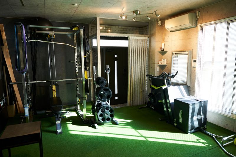 ESSENCE 代官山 トレーニングルームの室内の写真