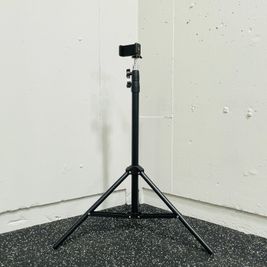 スマホ撮影用三脚(最大160cm) - レンタルジム BLAZE LILLY(ﾌﾞﾚｲｽﾞ ﾘﾘｰ) 完全個室・完全予約制レンタルジムの設備の写真