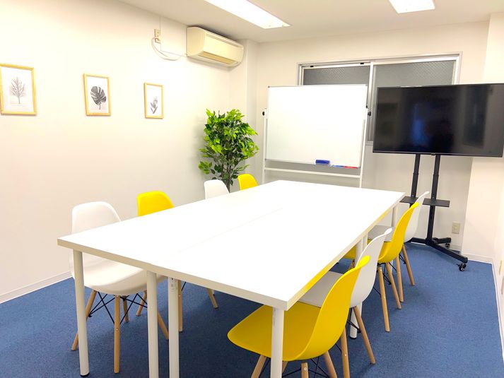 TEAM MEETING KINSHICHOU 錦糸町 貸し会議室、レンタルスペース、12名利用可の室内の写真