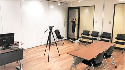 オーディション会場としてご利用いただけます - レンタルスペース＆撮影・配信スタジオ　LiLeaS（ライラス） 	RoomG | 会議・研修で使えるスペース。撮影・配信にもの室内の写真