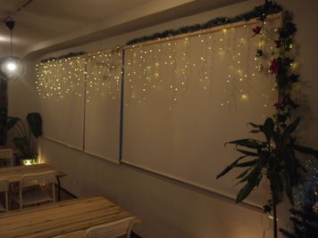 夜は幻想的なつららイルミネーションを貸切でお楽しみください♪ - ROUGHLABO TECH扇町 最大10名収容【ROUGH LABO TECH扇町】の室内の写真