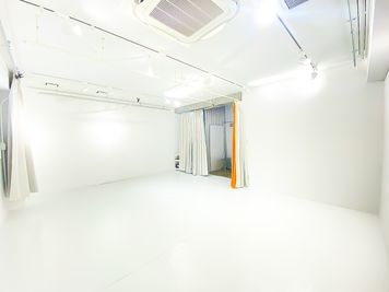 mederu studio 白ホリ撮影スタジオの室内の写真