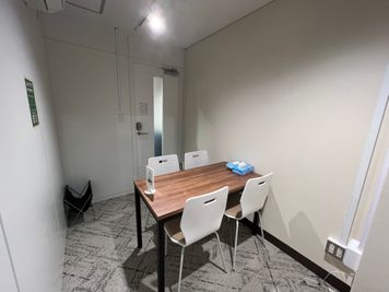 いいオフィス恵比寿 【恵比寿駅徒歩1分】4名会議室（ Room1）の室内の写真