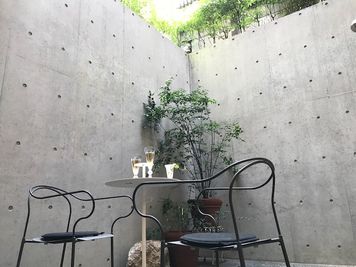 緑のあるドライエリア - 「サロット代官山」代官山T-SITE至近のRCデザイナーズハウス 〈サロット代官山〉自然光の入る地下1階・広いレンタルスペースのその他の写真