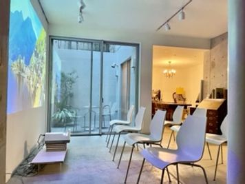 「サロット代官山」代官山T-SITE至近のRCデザイナーズハウス 〈サロット代官山〉自然光の入る地下1階・広いレンタルスペースの設備の写真