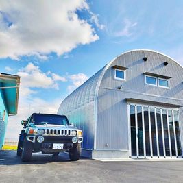 屋外、室内に車両撮影スペースあり！
◎撮影用の車両も常時完備 - 宮城県初！ガレージレンタルスペース　ドームテント新設！ 県内初！ガレージスタジオ【エジソン】400坪☆ドームテントあり☆の設備の写真