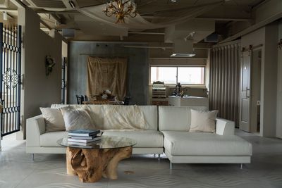 贅沢なソファが嬉しい - Sophia(ソフィア) 京都から25分のハイセンスなレンタルスペースの室内の写真