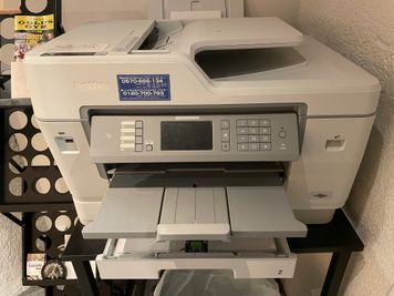 コピー機も完備しており、急な印刷にも対応しています。白黒1枚円　カラー30円 - ワーキングスペース W COFFEE カフェ＆ワーキングスペース　WCOFFEEの設備の写真