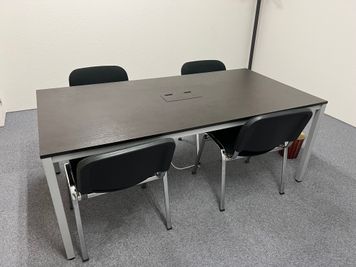 こどもから大人まで学べる「まなクル博多」 博多駅周辺   【会議室　最大4名】まなクル博多の室内の写真