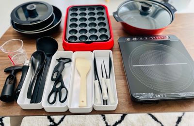 ・フライパン
・IHコンロ
・なべ
・たこ焼き器（550円）
 - お気軽スペースSABO　アーバンライフ山之口1号店の室内の写真