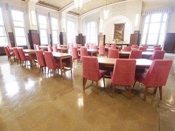 椅子は変更となっております - 名古屋会議室 日本陶磁器センター 大会議室の室内の写真