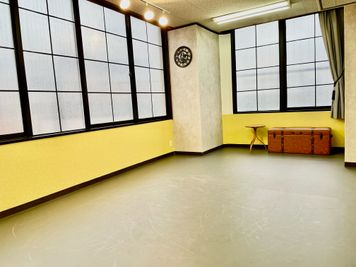 撮影にも最適なスタジオ - UraraStudio千葉【京成大久保店】 第1スタジオの室内の写真