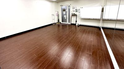 奥行きアリで2列でダンス可能 - スタジオ ライトルーム 神戸三宮店 ダンス&ヨガ 三宮店(506号室)の室内の写真