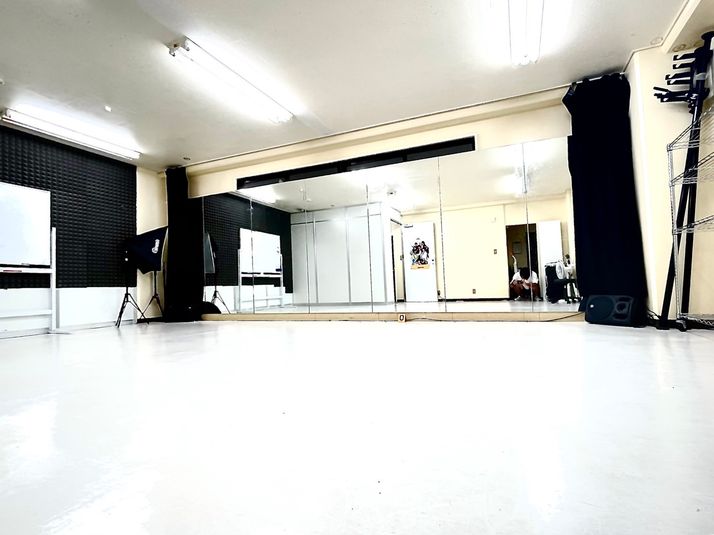 1h500円６ｍの大型鏡でダンスレッスンにお勧め！！！ - 6mの大型鏡があるダンス特化スタジオ