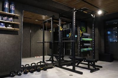 間接照明で気分に合わせて雰囲気を変えられます。
 - コアデザイントレーニングスタジオ 【駅1分】完全個室・パーソナルジム | 充実設備の室内の写真