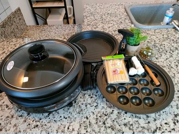 たこ焼き器は有料 - 【完全個室】繁華街近く･広々対面キッチン付 お気軽レンタルスペースMOE（モエ）橘通東パーティースペースの設備の写真