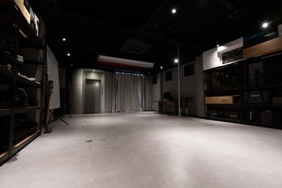 コンセール白壁4F 電動式バックペーパーと本格的照明機材付きレンタルスタジオの室内の写真