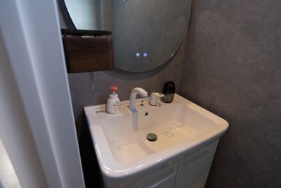 コンセール白壁4F 電動式バックペーパーと本格的照明機材付きレンタルスタジオの室内の写真