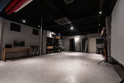 コンセール白壁4F 電動式バックペーパーと本格的照明機材付きレンタルスタジオの室内の写真