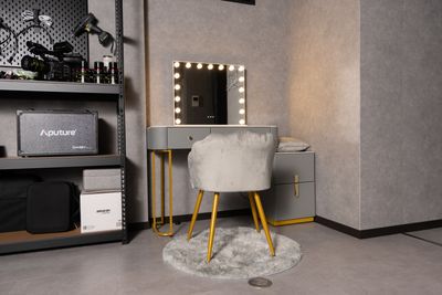 コンセール白壁4F 電動式バックペーパーと本格的照明機材付きレンタルスタジオの室内の写真