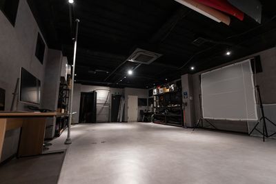 コンセール白壁4F 電動式バックペーパーと本格的照明機材付きレンタルスタジオの室内の写真