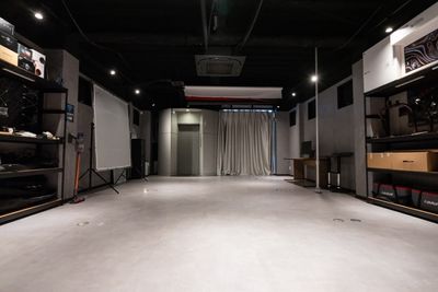 コンセール白壁4F 電動式バックペーパーと本格的照明機材付きレンタルスタジオの室内の写真