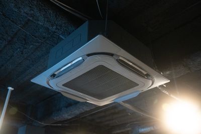 コンセール白壁4F 電動式バックペーパーと本格的照明機材付きレンタルスタジオの設備の写真