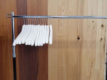 ハンガーラック - 貸会議室２４大宮 小会議室B+Cの設備の写真