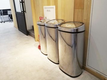 ゴミ箱 - 貸会議室２４大宮 小会議室B+Cの室内の写真