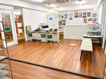 【フロント】
親子サロン-LaPark- 江坂本店 2F総合受付 - 親子サロン-LaPark-(ラパーク) 江坂本店 大スタジオの入口の写真