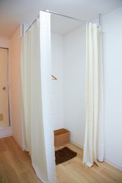 更衣スペース - LUNA神戸六甲 レンタルサロンの室内の写真