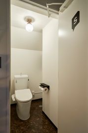 各階にトイレ完備 - SPOT神保町ビル一棟まるごと 【1日オフィス】デザイナーズオフィスをビル一棟丸ごと貸出。のその他の写真