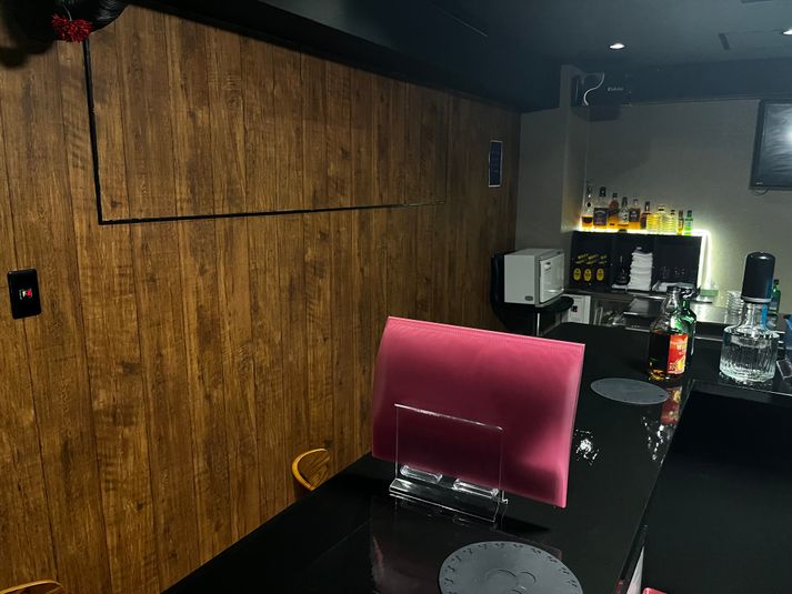 CAGOSHOW KARAOKE BAR カラオケ付きバー時間貸しの室内の写真