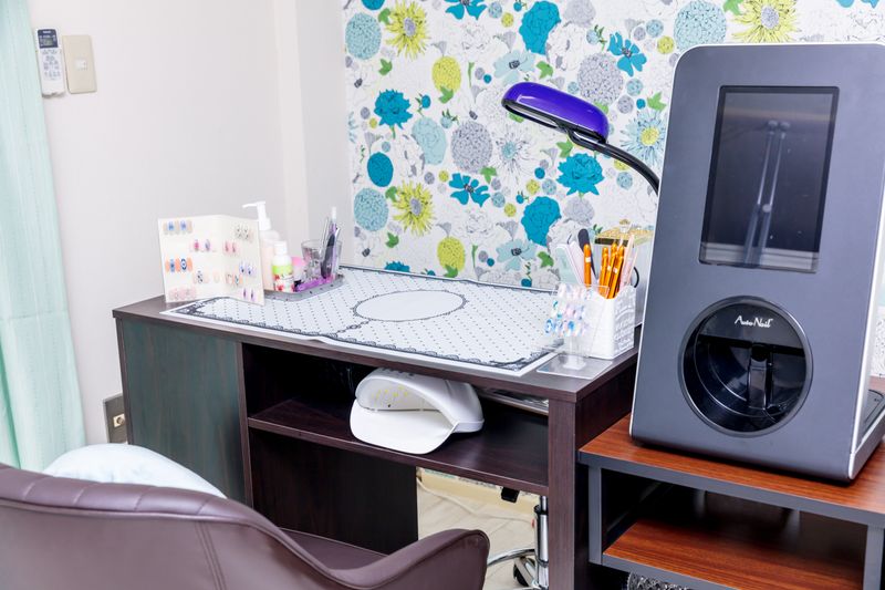 ネイルブース（商用利用可能）デスク１つイス２つです。 - シルビジュ ネイルブース