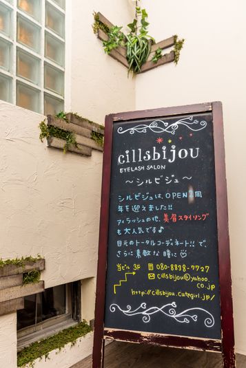 ネイルブース（商用利用可能）デスク１つイス２つです。 - シルビジュ ネイルブース