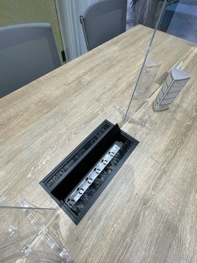 貸し会議室（Meeting Room A) - シェアオフィス　HATA-LARK