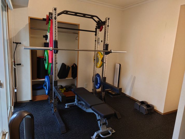 トレーニングルーム - SISSI'S GYM -シシーズジム-