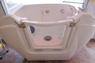 中型～大型犬ドッグバス - Bubbly SPA わん トリマー向け中～大型犬用ドッグバス,トリミング台,ドライヤー完備の室内の写真