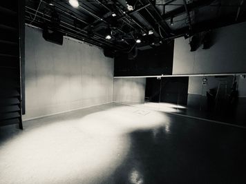 東京アポロシアター 劇場型ダンススタジオ！の室内の写真